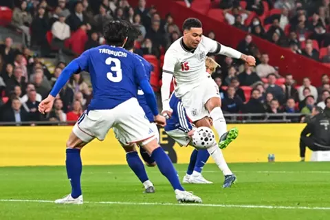 الجزائر تتعادل مع أوروجواي وديا.. واليابان تفوز على إنجلترا